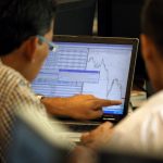 Investor Aktif Mencari Nilai pada Saham Terabaikan emiten barang konsumsi Investor