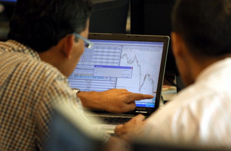 Investor Aktif Mencari Nilai pada Saham Terabaikan emiten barang konsumsi Investor