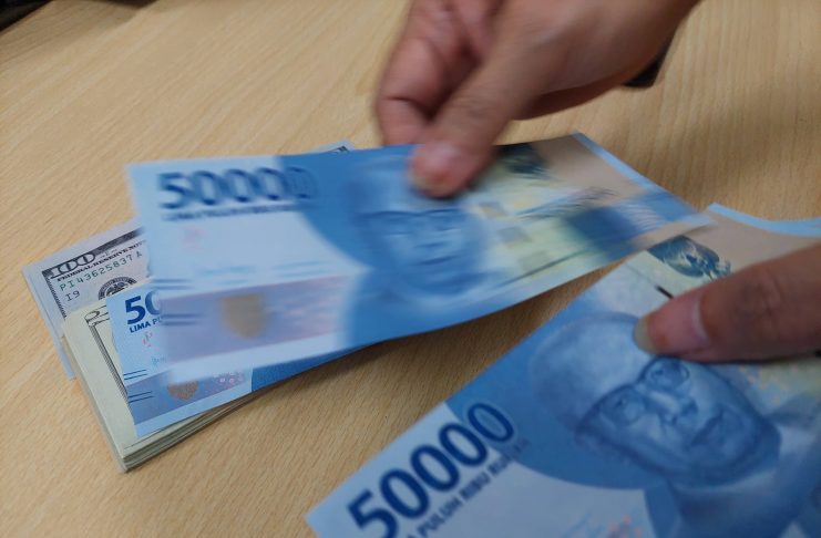 Rupiah Kamis Berakhir Menguat ke Rp16.750/USD; Dollar Global Lanjut Terkoreksi, Isyu Arah Tariff