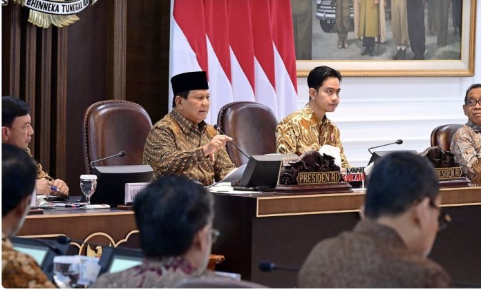 Sidang Kabinet Paripurna Perdana, Prabowo Memberikan Arahan Pentingnya Efisiensi