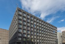 Riksbank Bertahan Saat Swedia Mencari Keseimbangan Riksbank